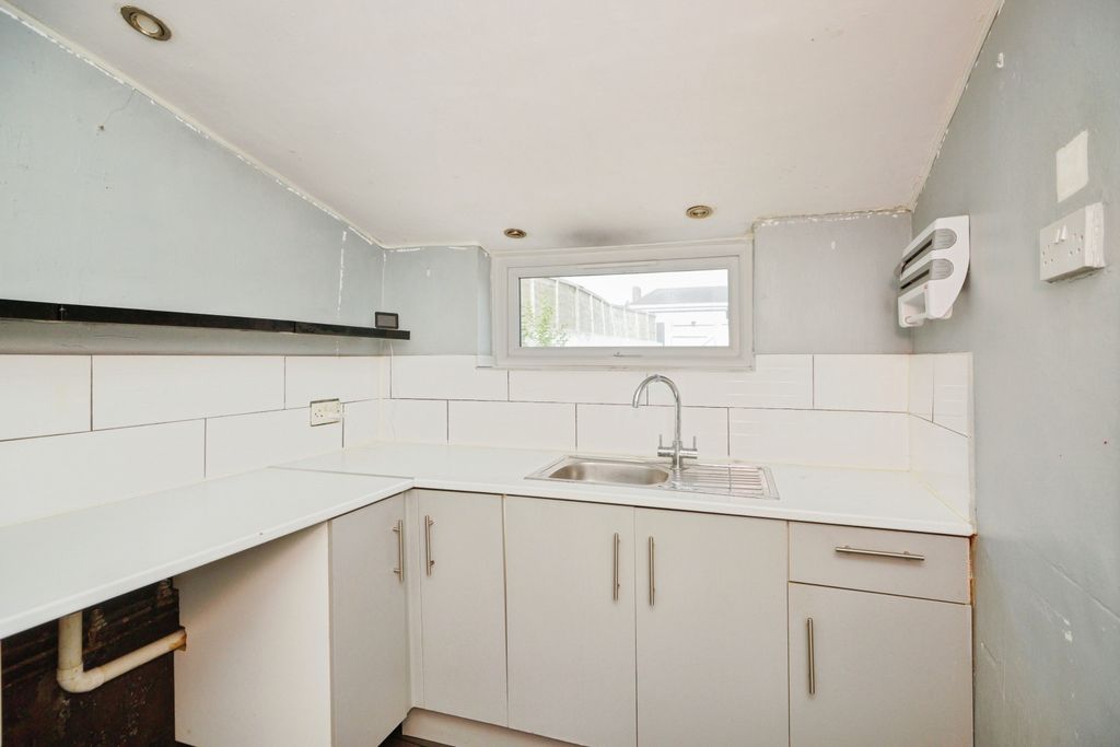 Property photo 3 of 23