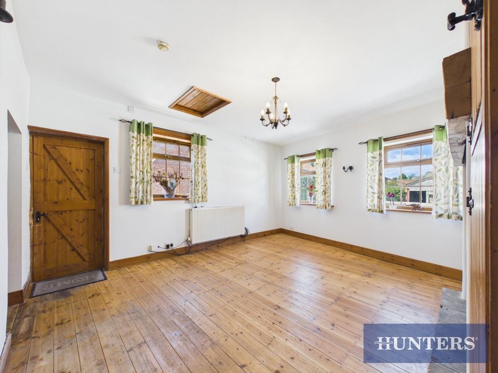 Property photo 3 of 15 Cam03463G0-Pr0149-Still007.Jpg