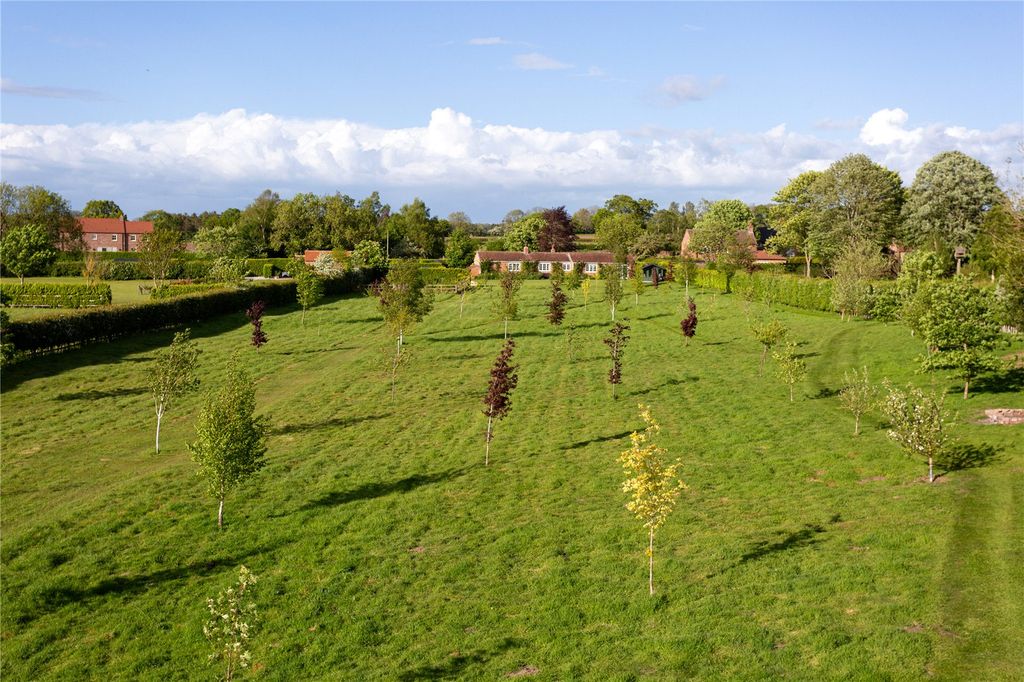 Property photo 2 of 33 Photos