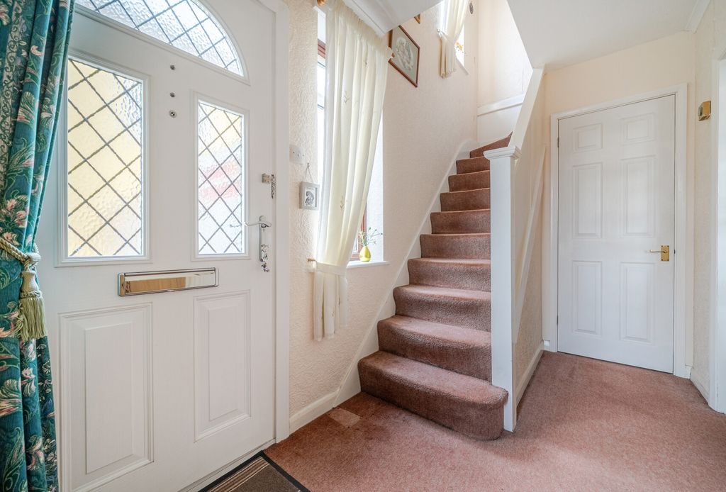 Property photo 3 of 17 1375017-12-690Ca1...