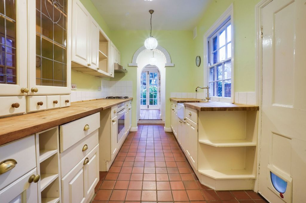 Property photo 3 of 27