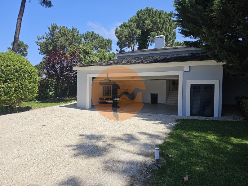 Property photo 3 of 95