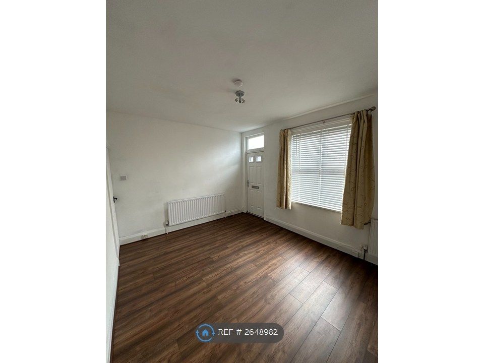 Property photo 2 of 11 Living Room