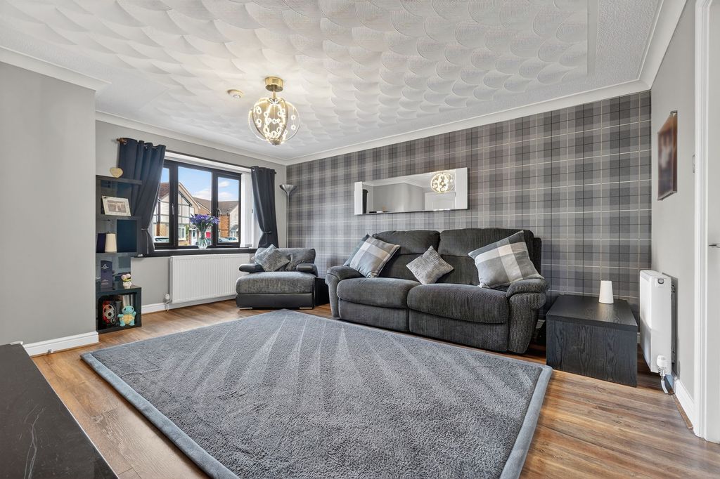 Property photo 2 of 33