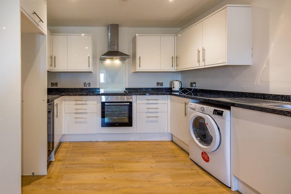 Property photo 2 of 9 Kitchen