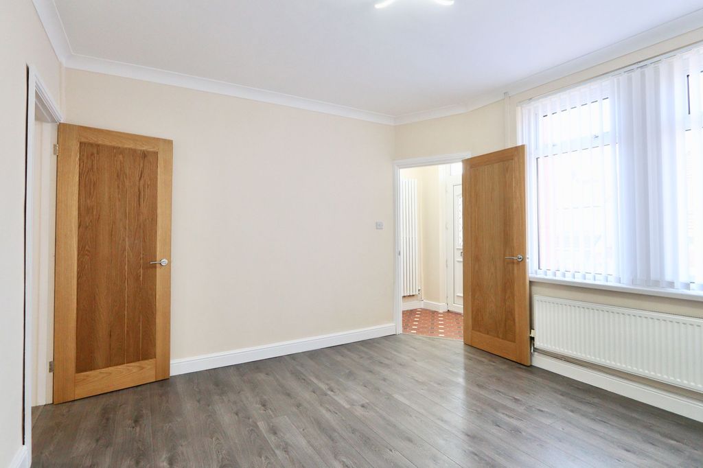 Property photo 2 of 23