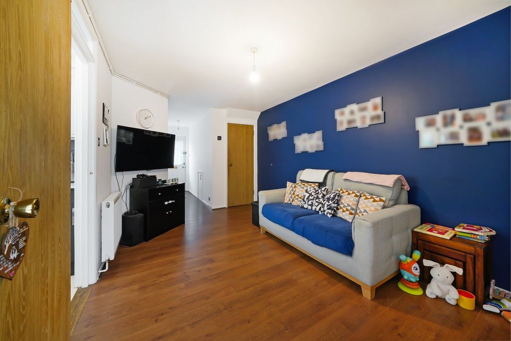 Property photo 2 of 9