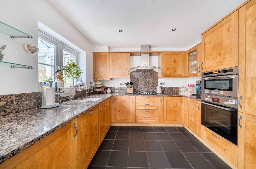 Property photo 2 of 24 1386218-9-692d6E2...