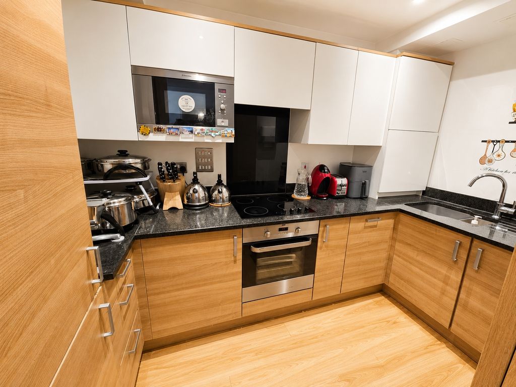 Property photo 3 of 9 Kitchen