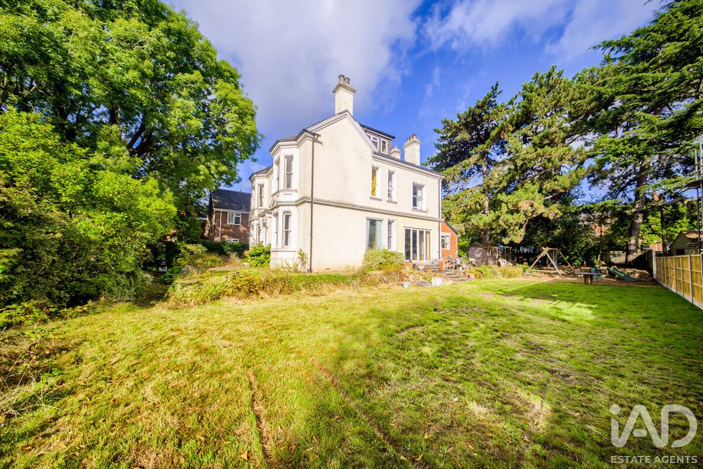 Property photo 3 of 39