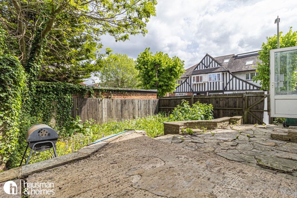 Property photo 3 of 12