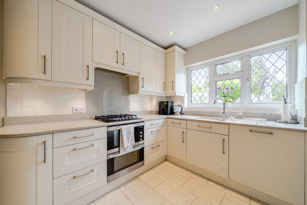 Property photo 3 of 20 Kitchen
