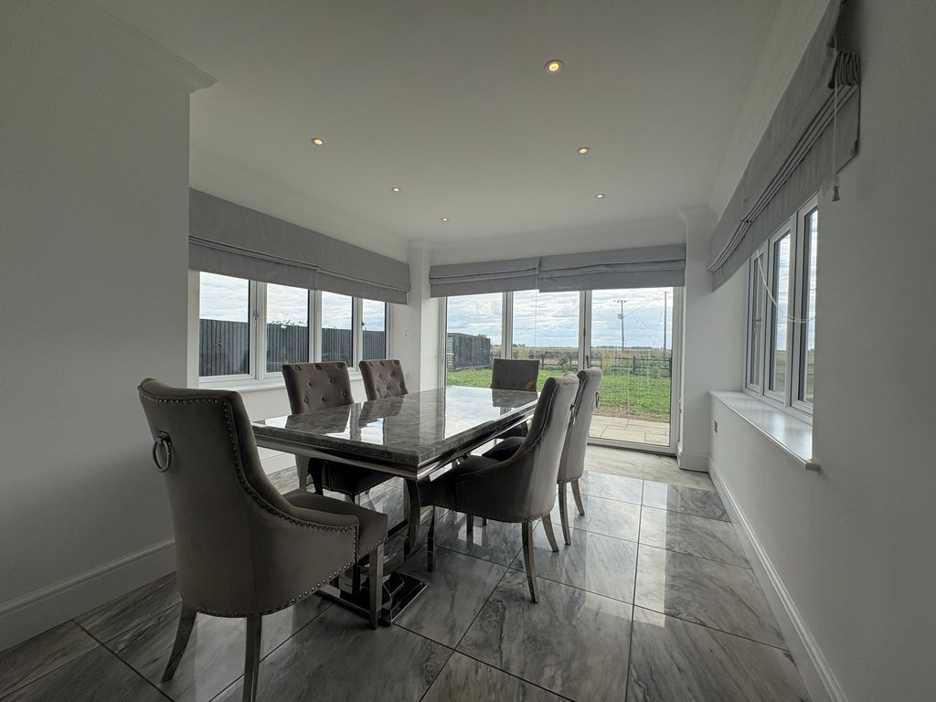 Property photo 2 of 17 Dining Room
