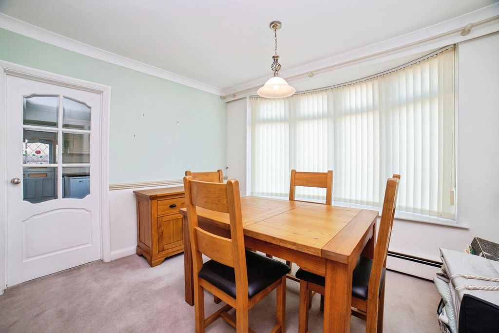 Property photo 3 of 16 Dining Area