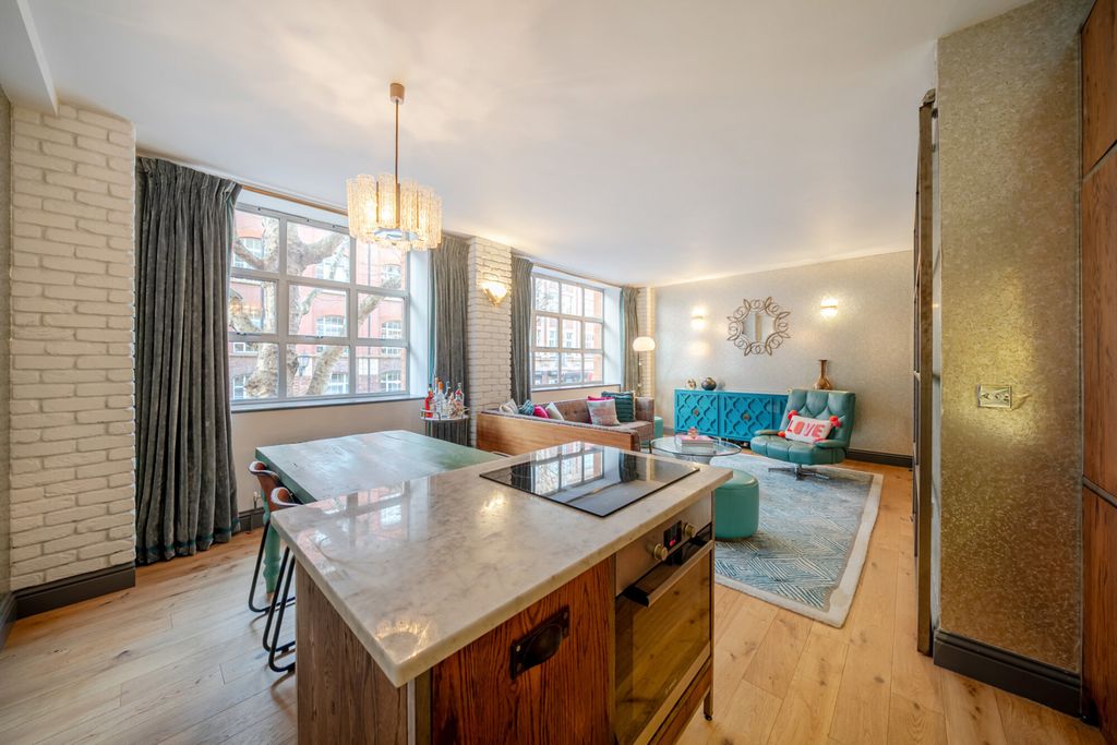 Property photo 3 of 28 Reception