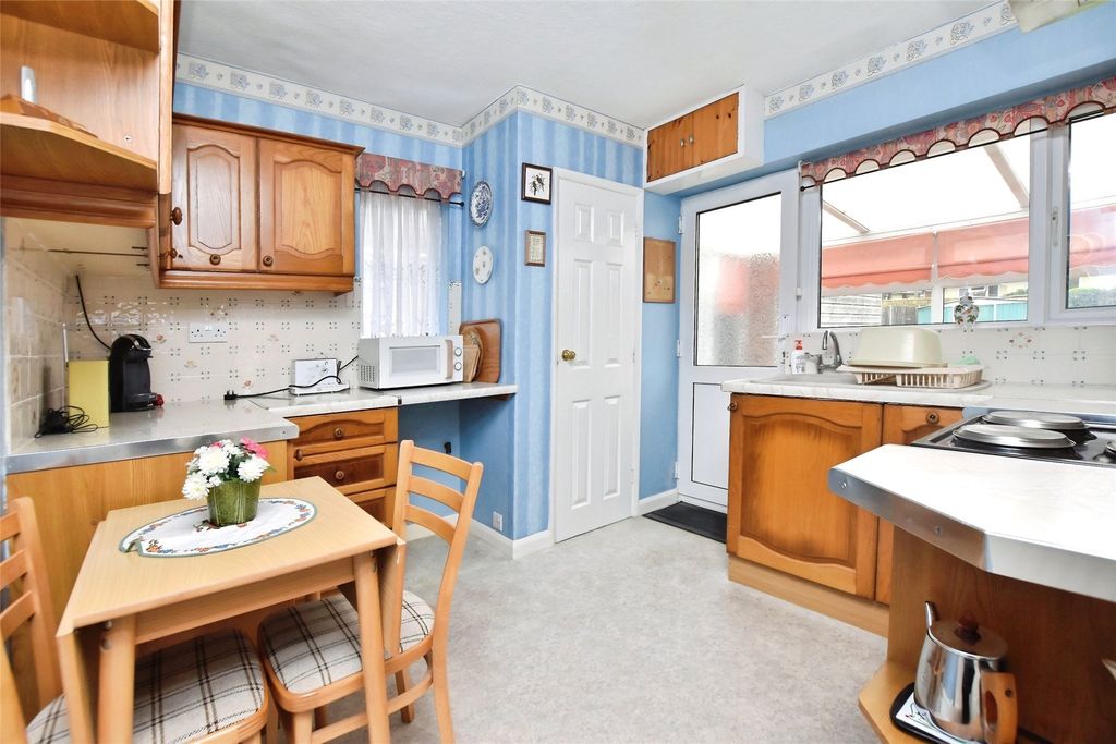 Property photo 3 of 15 Kitchen