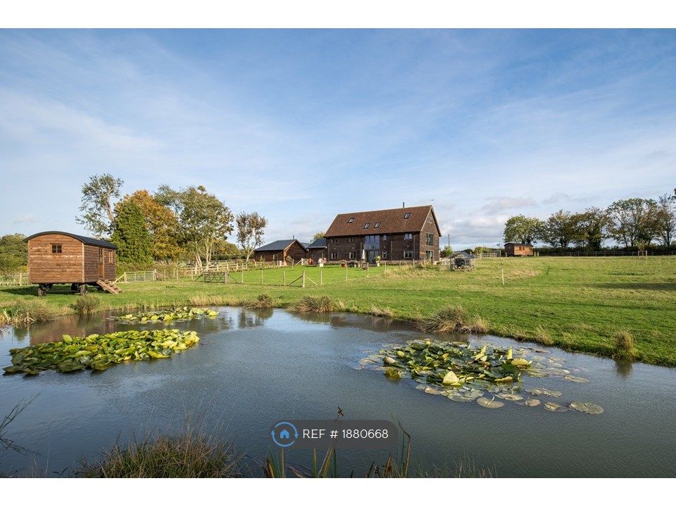 Property photo 1 of 23 Chiltern Way Barn