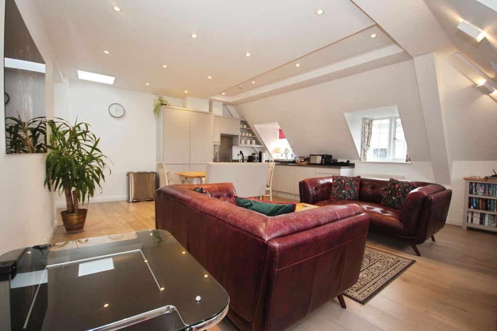 Property photo 3 of 17 Pbox-Img.Jpg