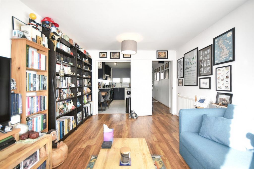 Property photo 2 of 11