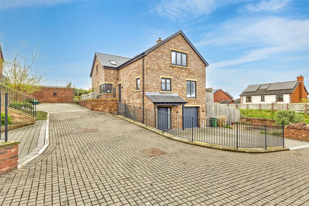 Property photo 1 of 44 5 Blossom Hill