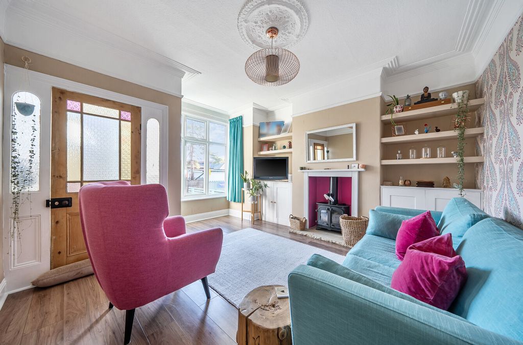 Property photo 2 of 21 Lounge