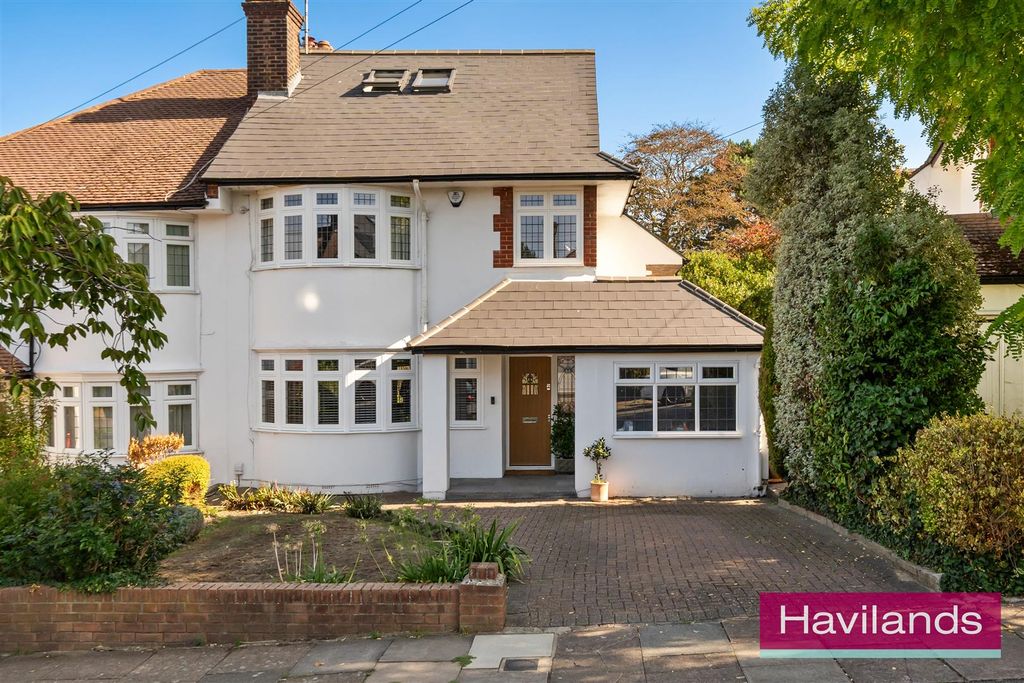Property photo 1 of 22 _Broadfields Avenue-1.Jpg
