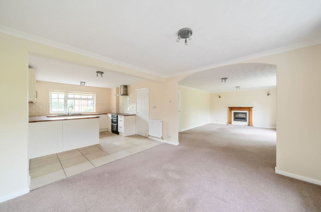 Property photo 2 of 26