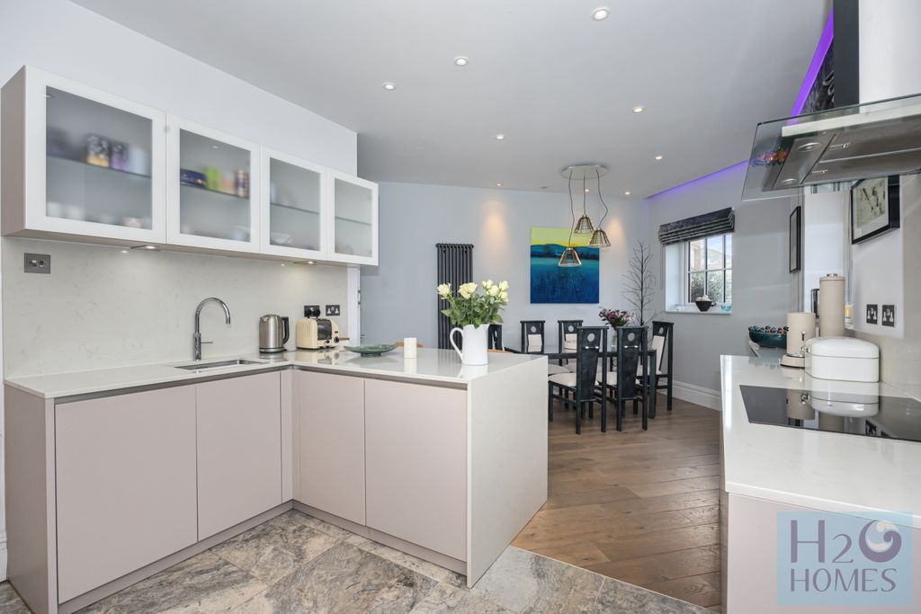 Property photo 3 of 35 Trafalgar Gate, 8-023