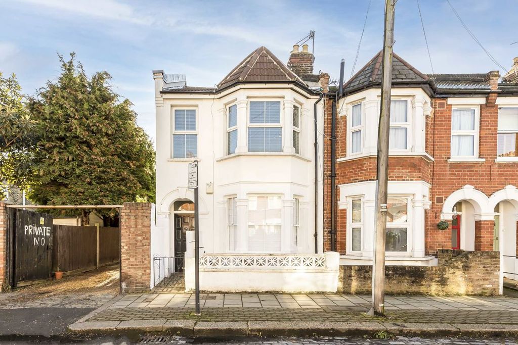 Property photo 1 of 5