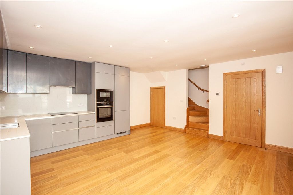 Property photo 3 of 11 Picture No. 10