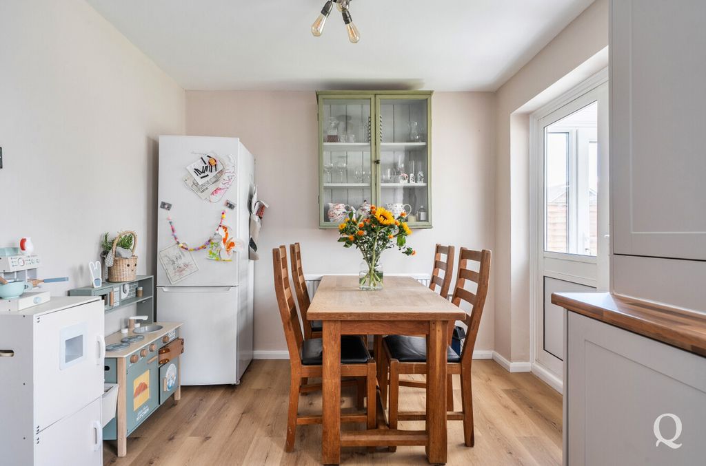 Property photo 3 of 18 E838B751-3Cf4-4Fa...