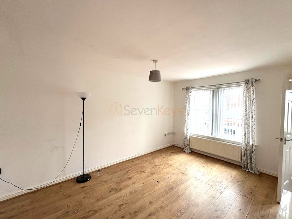 Property photo 2 of 8 Living Room.