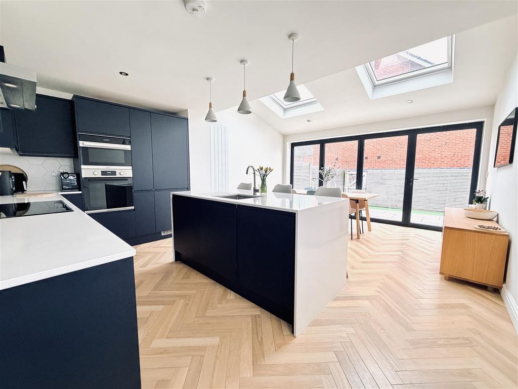 Property photo 3 of 34 Dining Kitchen