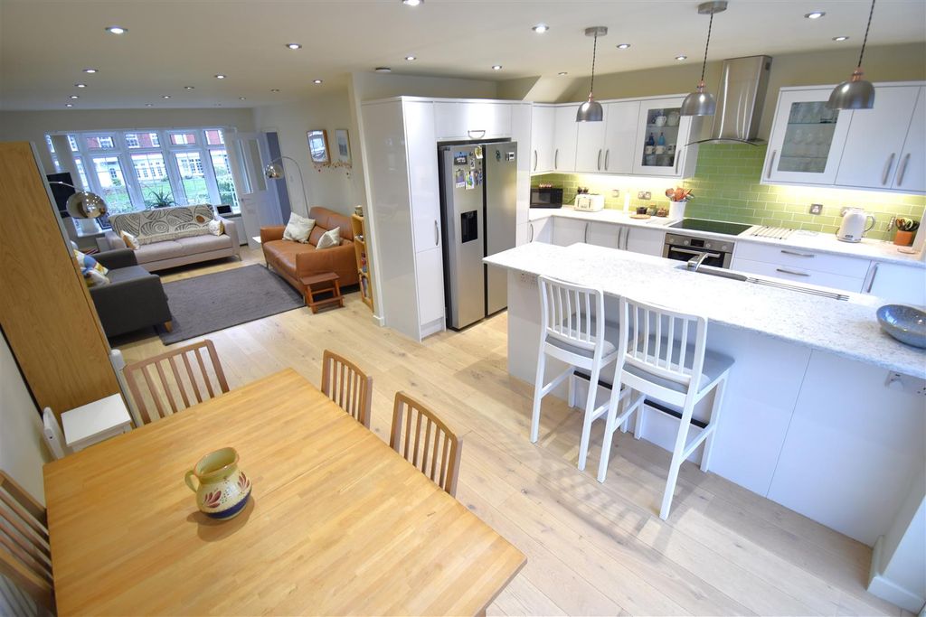 Property photo 2 of 18