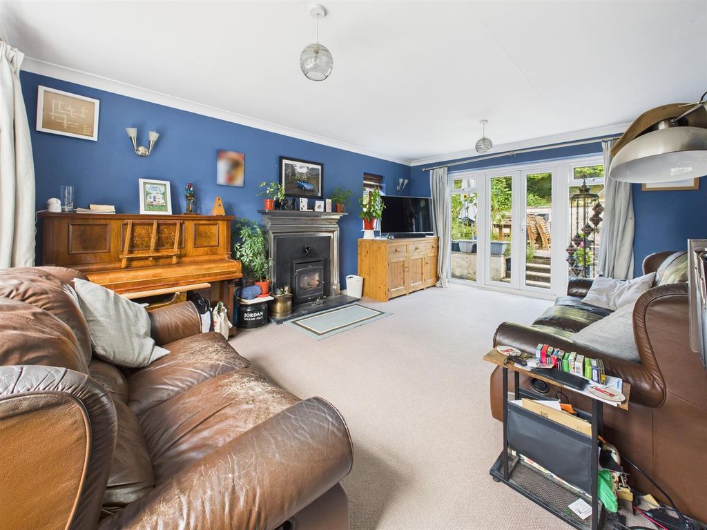 Property photo 3 of 18