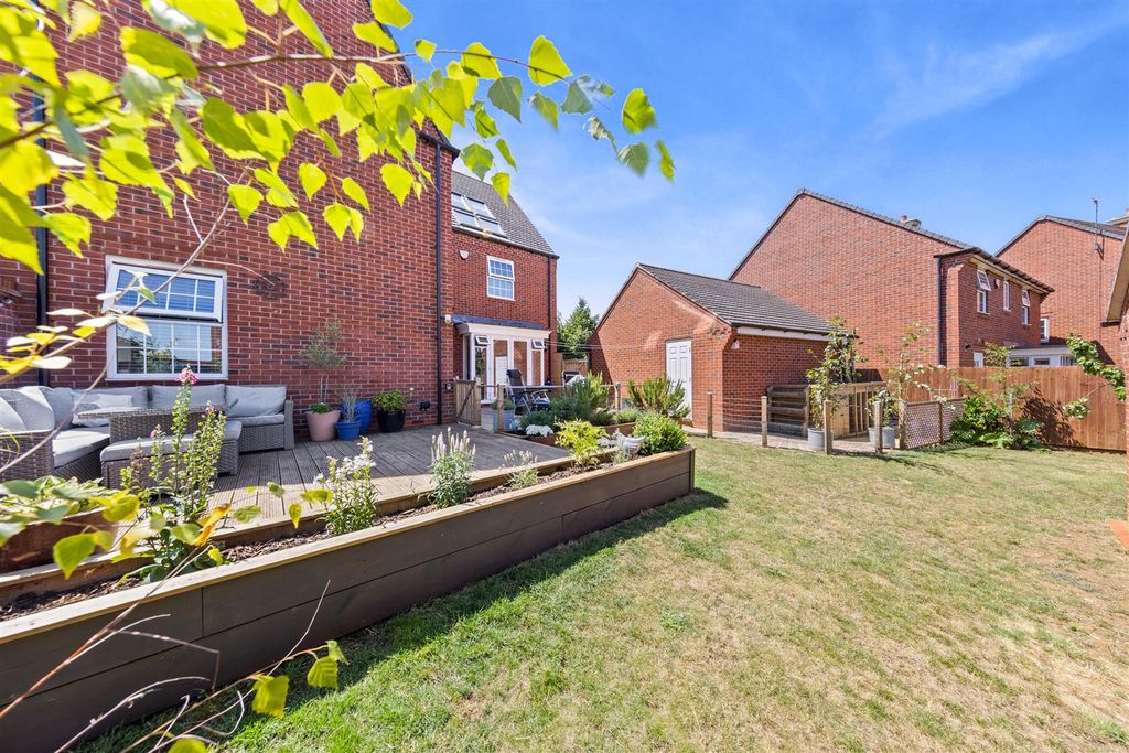 Property photo 2 of 38 1Nightingalewayweb09.Jpg