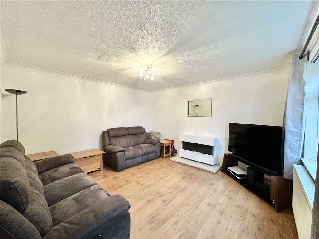 Property photo 2 of 22 Lounge