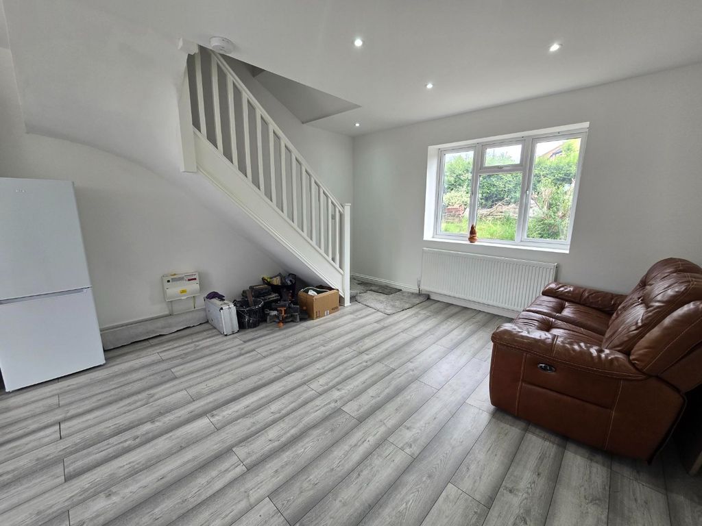 Property photo 2 of 9 5227261