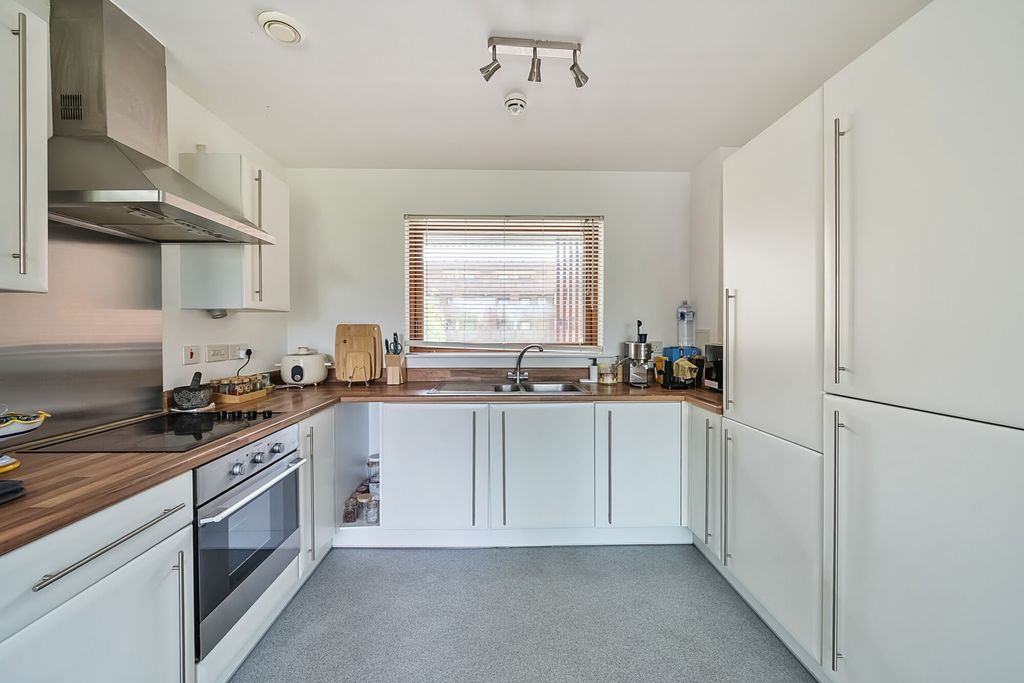 Property photo 3 of 15 Kitchen
