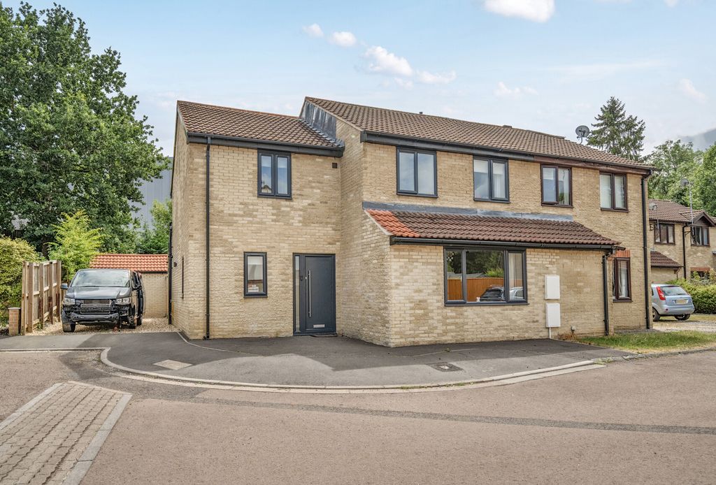 Property photo 1 of 23 1327255-1-687E486...