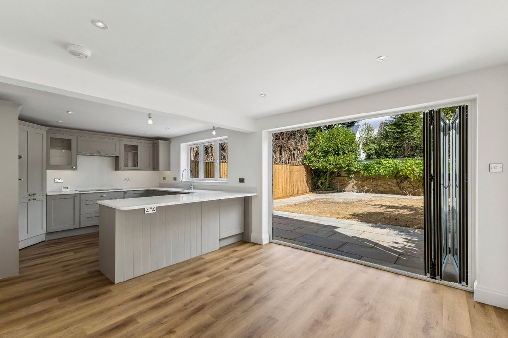 Property photo 3 of 12 Kitchen/B'fast Room