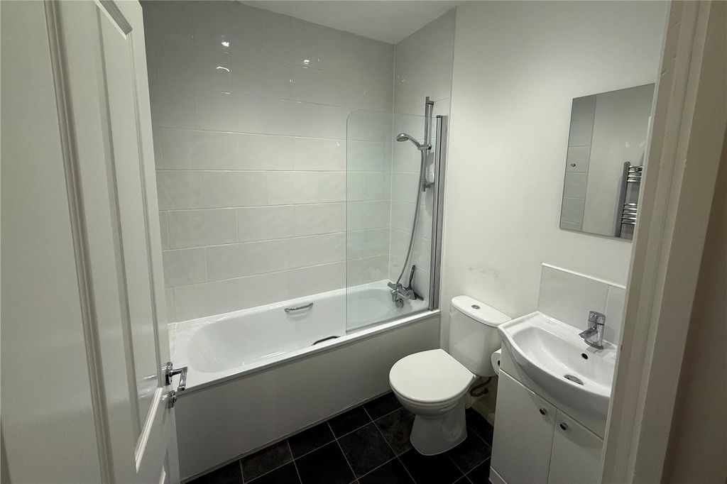 Property photo 2 of 7 Bathroom