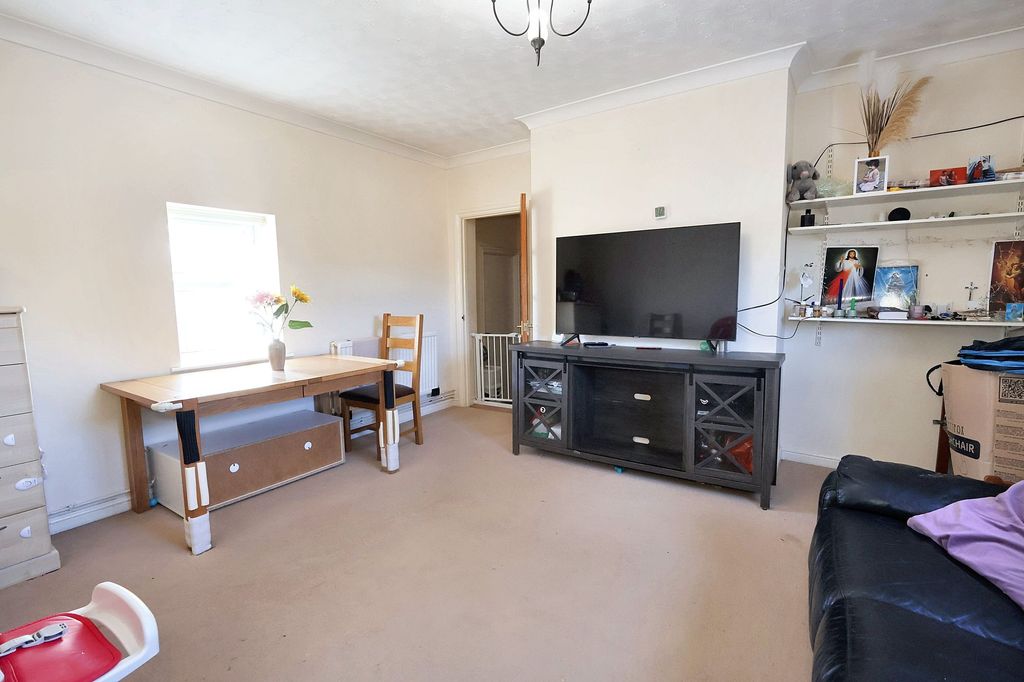 Property photo 3 of 6