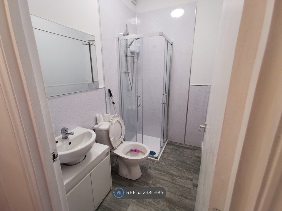 Property photo 3 of 4 Bathroom