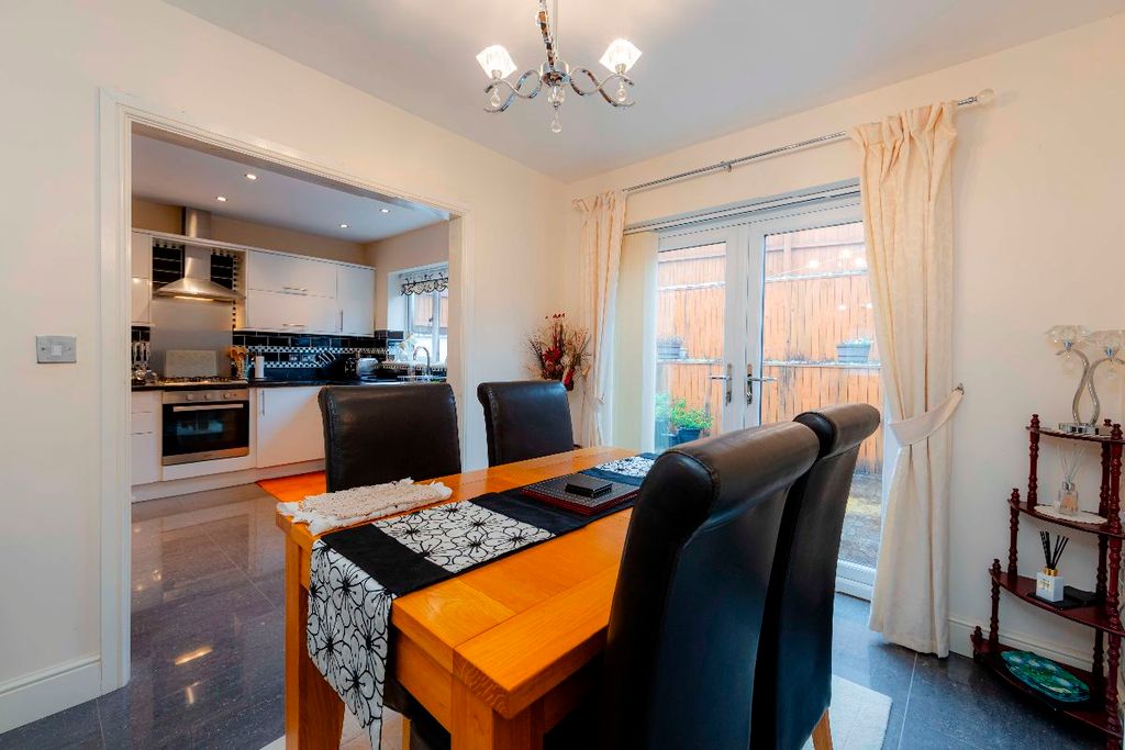 Property photo 1 of 32