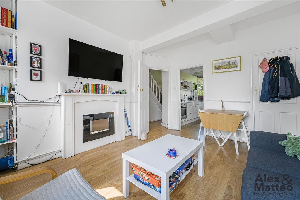 Property photo 1 of 16 Cherry Garden House