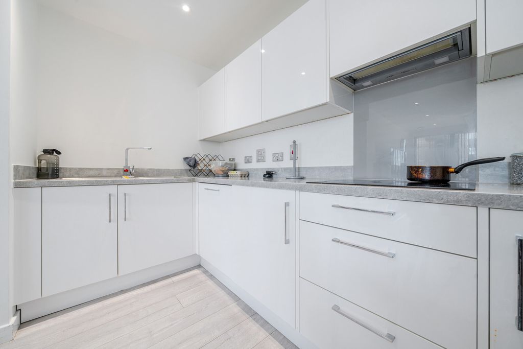 Property photo 3 of 17 Kitchen
