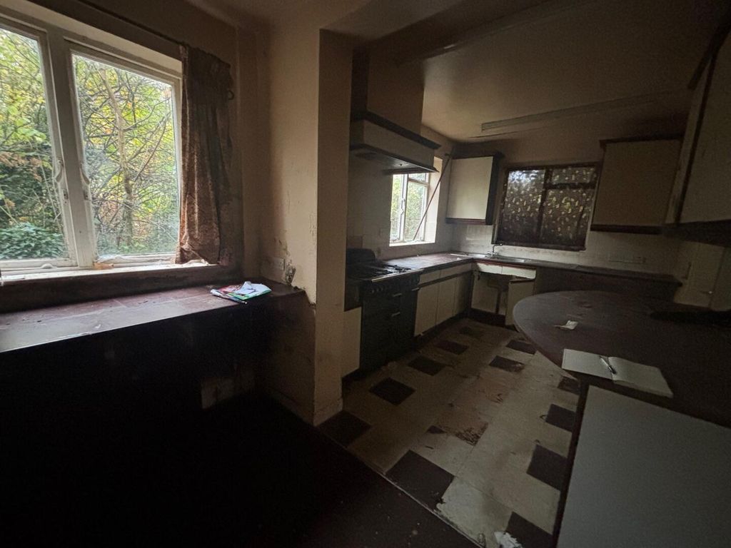 Property photo 3 of 7 Kitchen