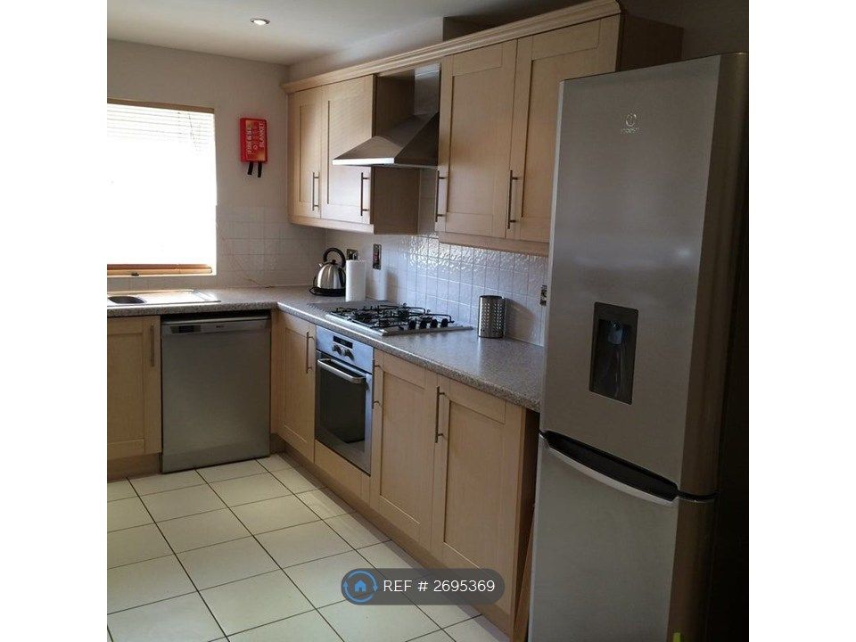 Property photo 3 of 6 Kitchen