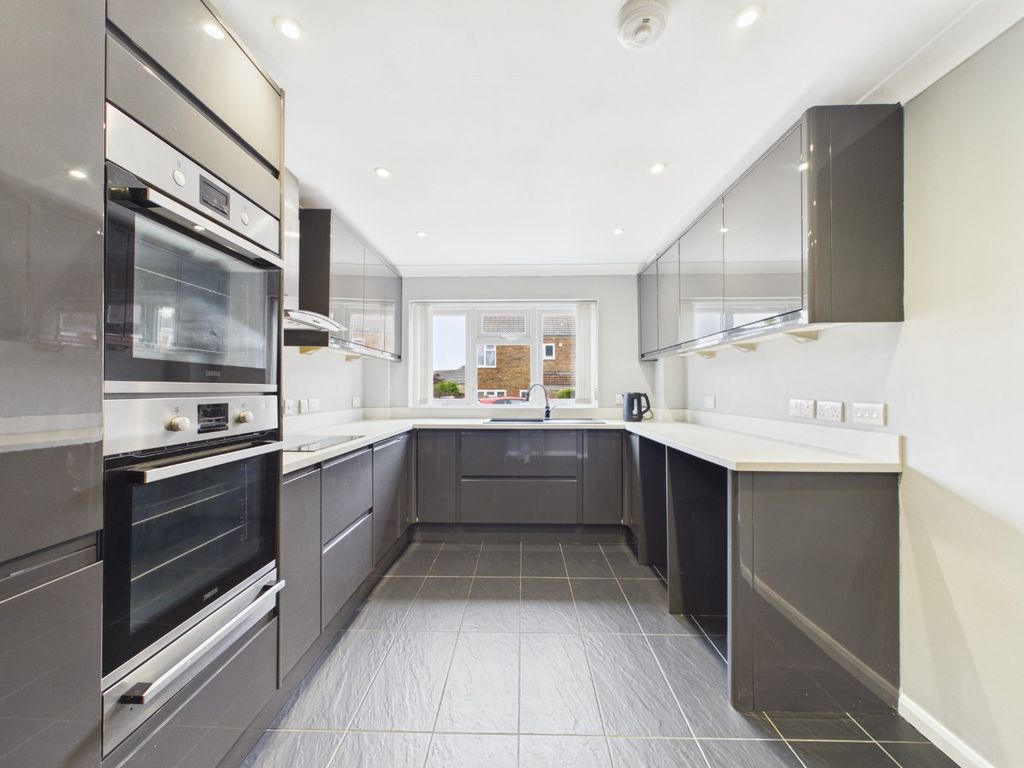 Property photo 2 of 17 4937592